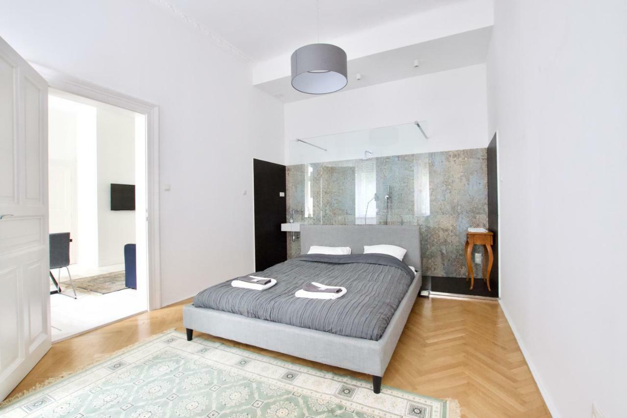 Luxury Apartment By Hi5 - Oktober 6 Street Budapest Exterior foto