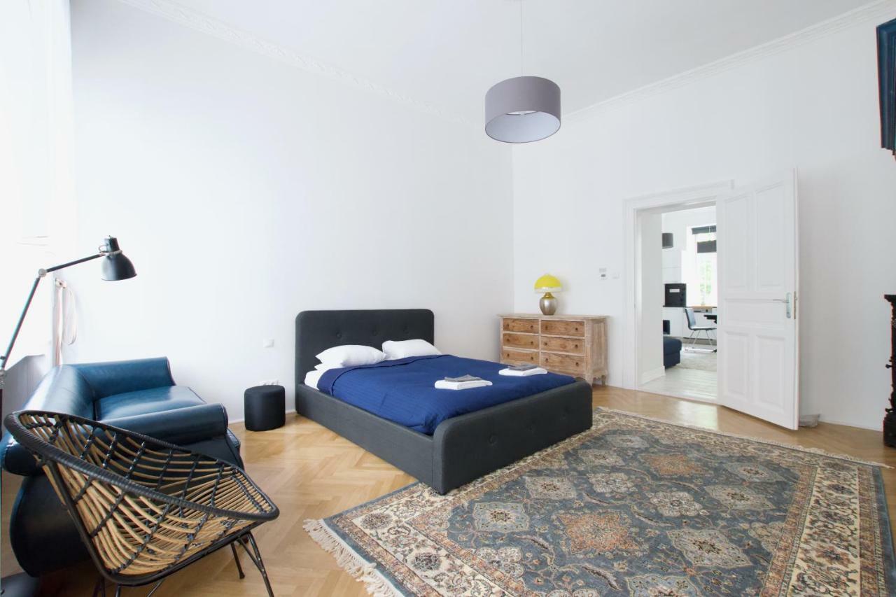 Luxury Apartment By Hi5 - Oktober 6 Street Budapest Exterior foto